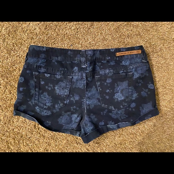 Standards & Practices denim shorts - Picture 4 of 4